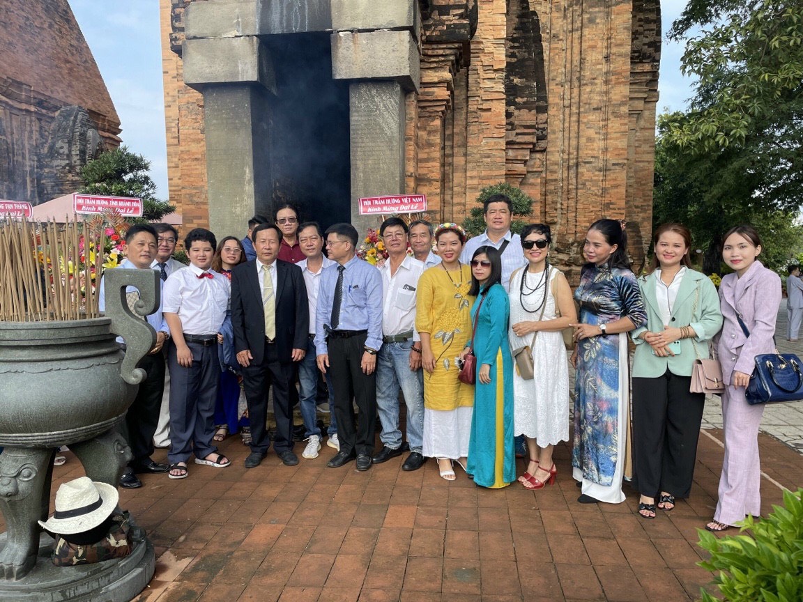 Hội trầm hương Việt Nam tham dự lễ giỗ tổ ngành trầm hương, thăm và làm việc với hội trầm hương tỉnh Khánh Hoà